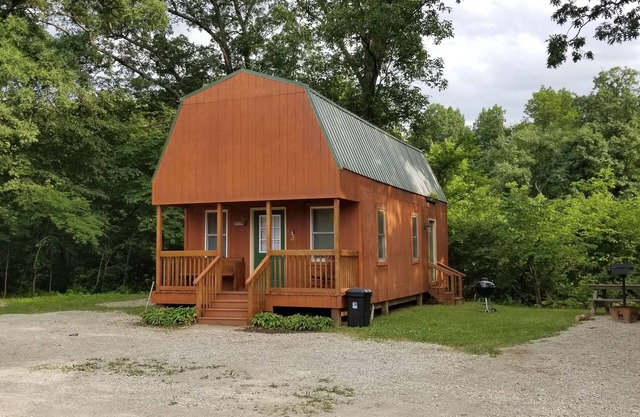 Loft Cabin #3 near beautiful Cedar River.