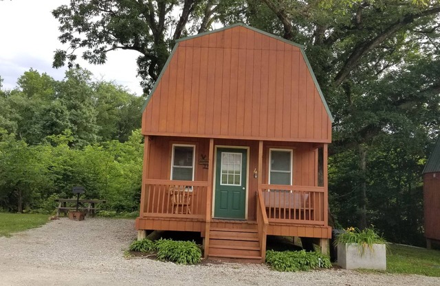 Loft Cabin #4 near beautiful Cedar River.