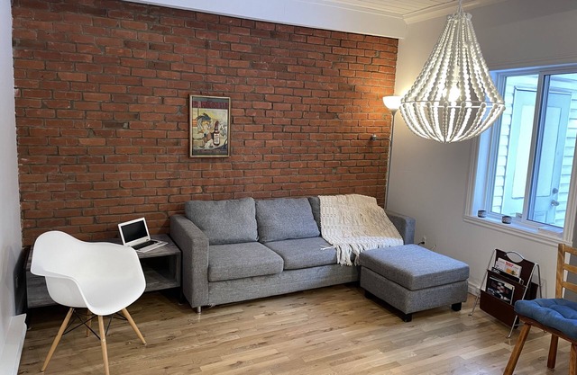 Loft Montrealais Avec Cour Privé!