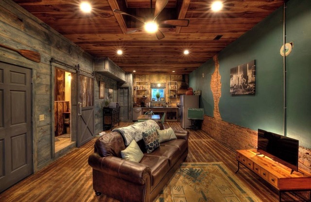 LOFTS OVER MAIN~ Chattooga Studio