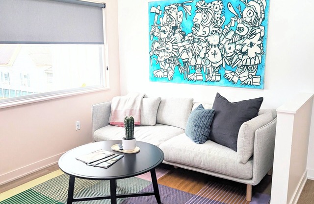 Lofty Living - Walk to Downtown