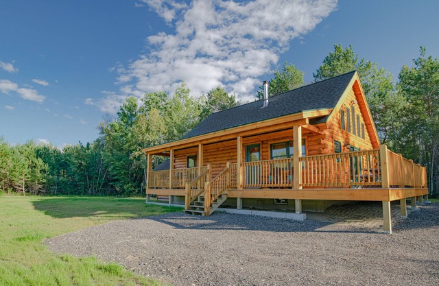 Log Cabin, 5mi to Bretton Woods Ski & 12mi to Cannon, private snowmobile access