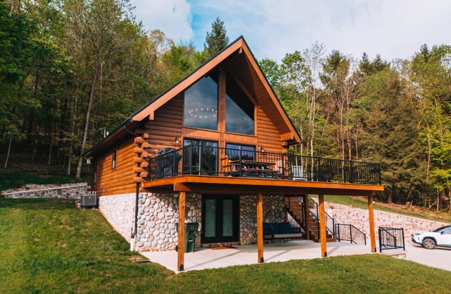 Log Cabin on 95-acres with 2 private lakes