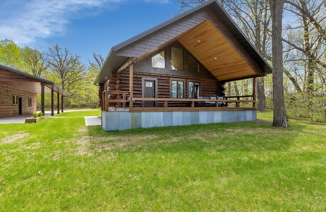 Log cabin on Pelican Bay
