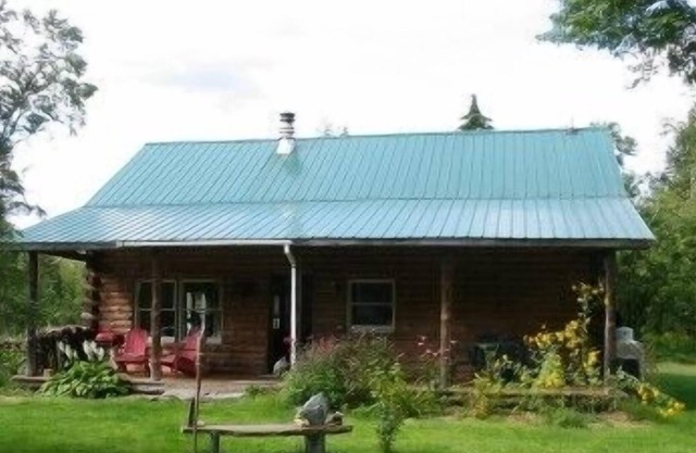 Log Cabin, Organic, Holistic, Living with Nature! the Real Vt - Pets Welcome!!!