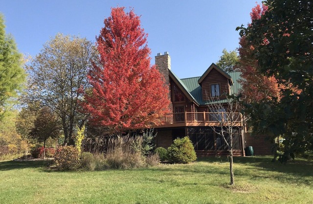 Log cabin staycation for families! Beautiful country setting.
