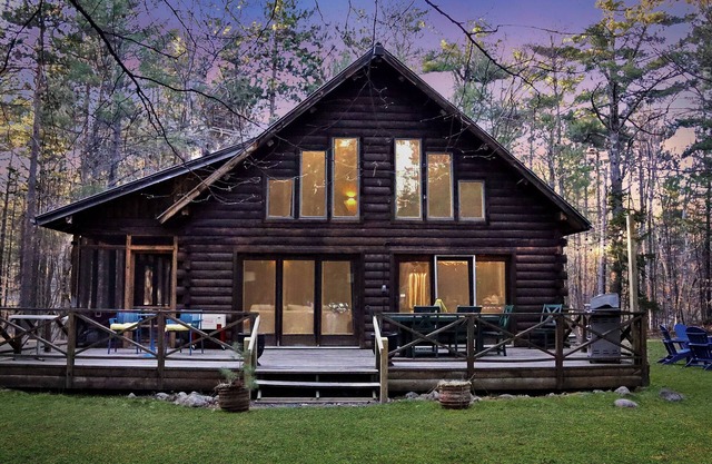 Log Cabin w/Hot Tub - close to Whiteface