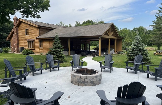 Log Cabin with Hot Tub