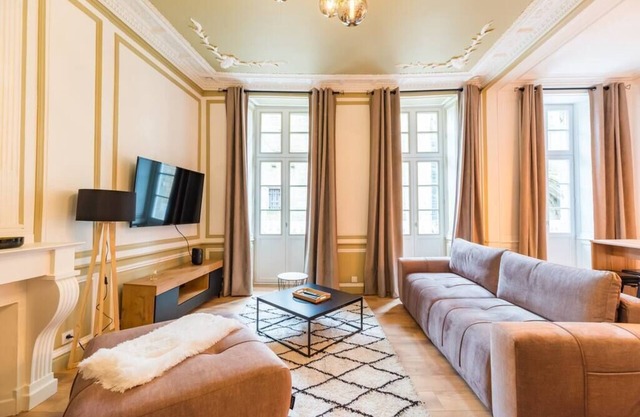 Logement D'exception : 6 Chambres et Babyfoot