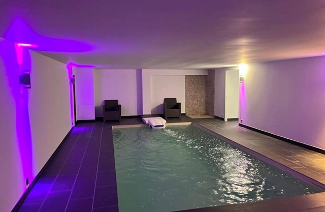 Logement de Luxe Avec Piscine Intérieure Privée