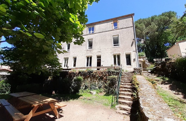 Logis group 30 pers. with room and garden by the river, near Clisson