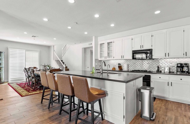 Loma Vista Retreat on Lugo Dr｜Cozy 5B｜Garage Access｜Pet Okay｜Instant Tour #42021