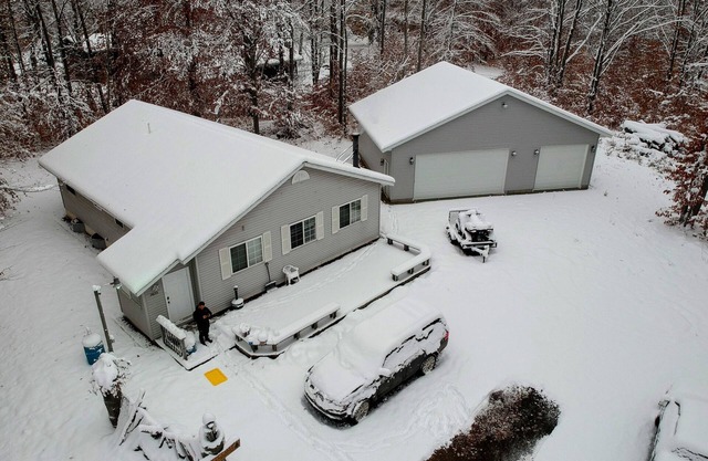 LON - Secluded Lakes Of The North Cabin. Great year round vacation location.