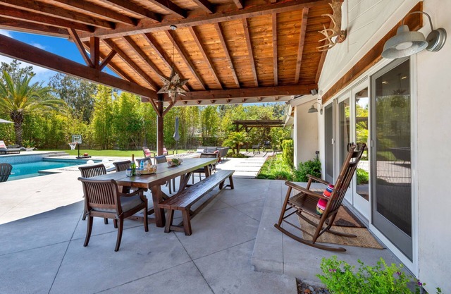 Lone Jack House- Private gated home, Pool, Spa & BBQ