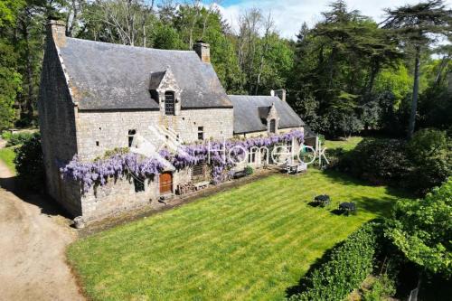 Longère d’époque au coeur d’un domaine