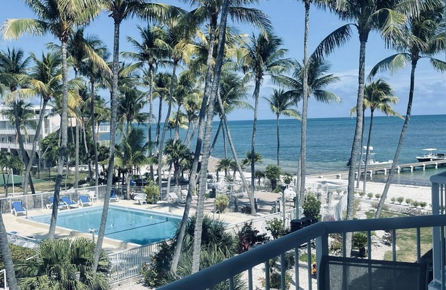 Long Key florida,Beachfront Paradise, two bedroom ,3.5 bath, on Ocean, with Pool