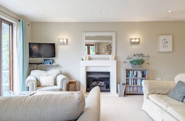 Long Meadow - sleeps 4 guests in 2 bedrooms