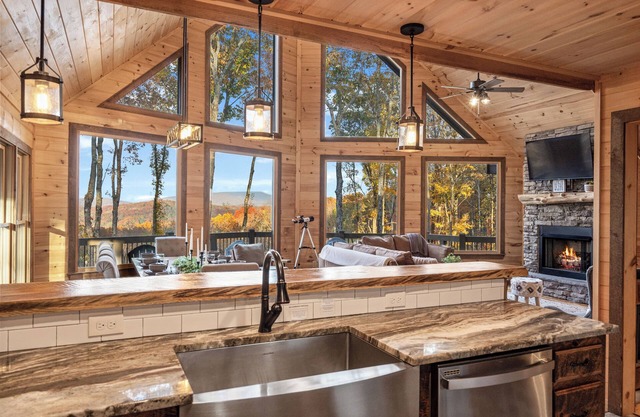 Long Range Mtn Views in Aska~4Br~Game Rm
