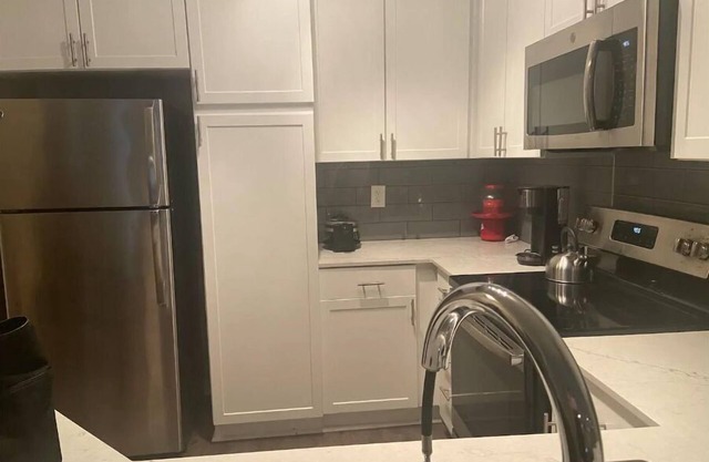 LONG STAYS WELCOME! COZY APARTMENT WITH FREE PARKING AND WINE 😎