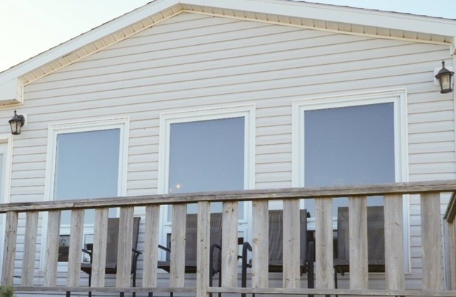 Long Term - Nov. to May, 2 Bed, 1 Bath, Water Views – Winterized & Welcoming