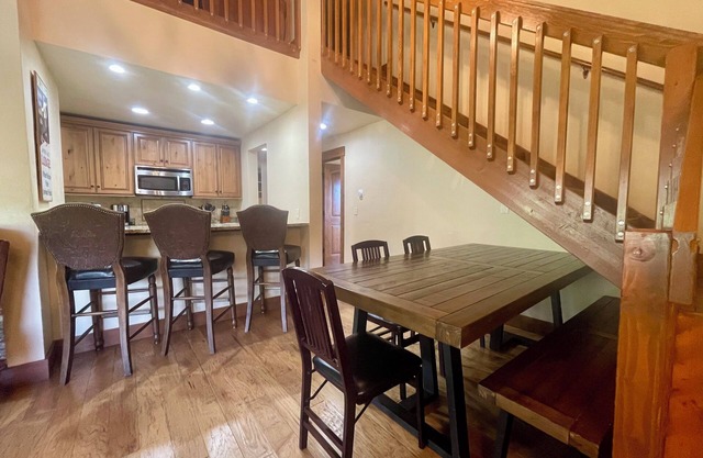 LongBranch 301, Top floor corner unit