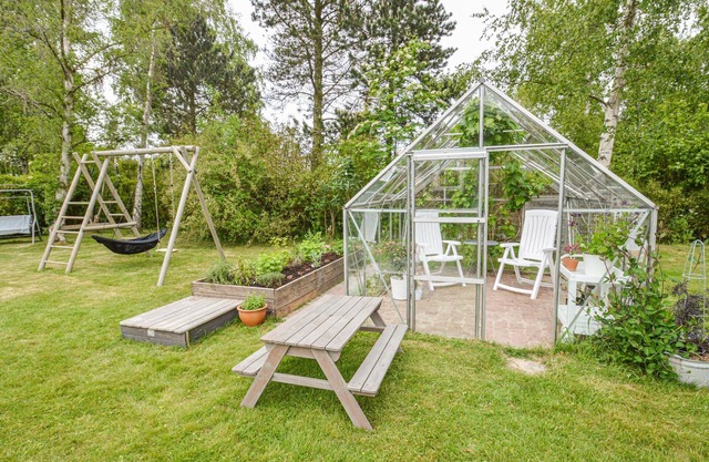 Look forward to a vacation in this child-friendly vacation home with a beautiful fenced garden.