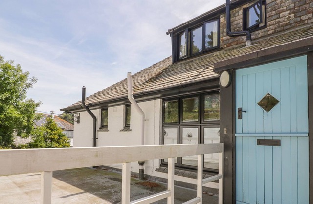 LOOKOUT, family friendly, character holiday cottage in Polperro