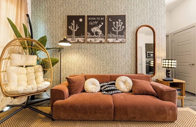 Lookout Luxe 2BR – King+Bunk – Shuffleboard – Pool