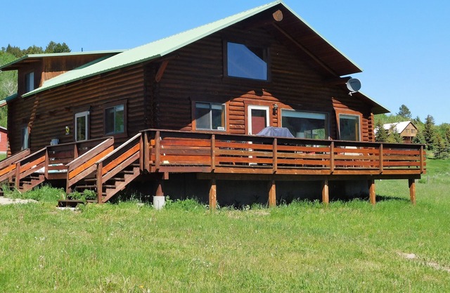 Loon On the Lake - New Waterfront Cabin - 16 miles from YNP