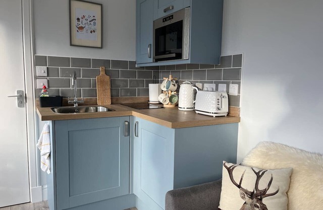 Lora Cabin in Connel