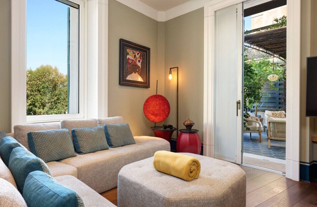 Loren House with Terrace by Hostalia