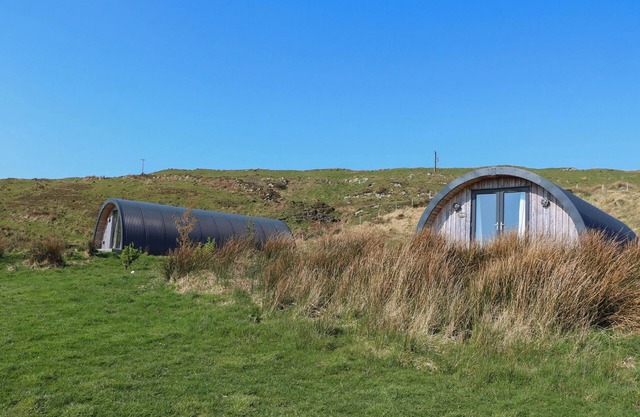LOSAL, romantic, with a garden in Cullipool, Isle Of Luing