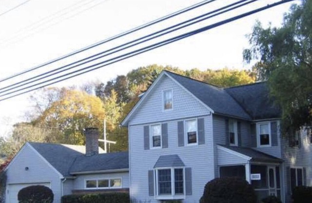 Lots of space! Close to the beach! Swimming pool!