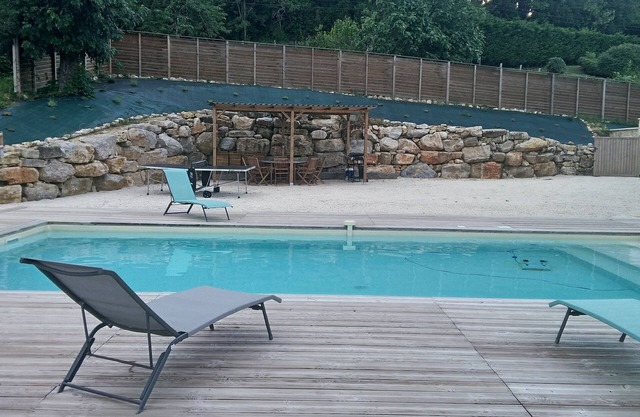 LOU CHASTEL: * air-conditioned Périgourdine residence with private heated swimming pool