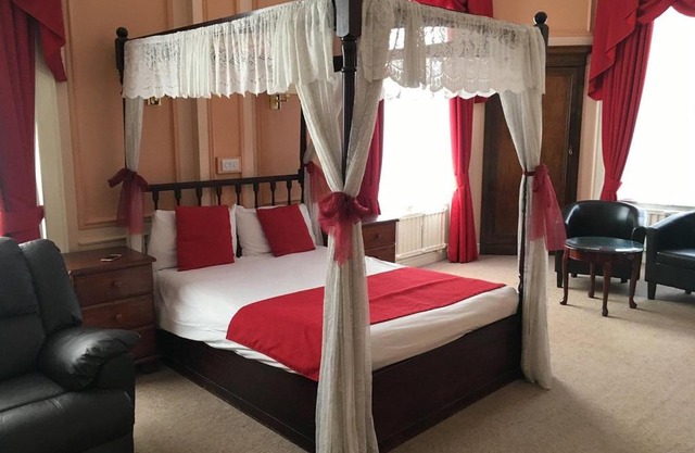 Loughton Hotel