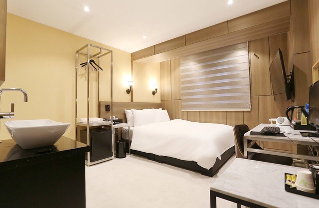 Louis Hotel