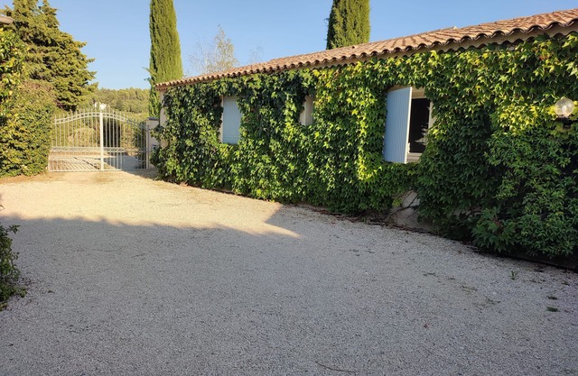 Lourmarin, au Calme, à 1Km du Centre Village
