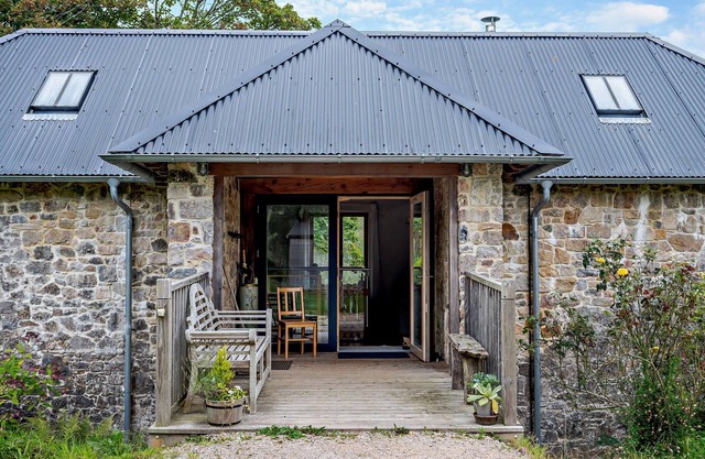 Love Barn - Three Bedroom House, Sleeps 6