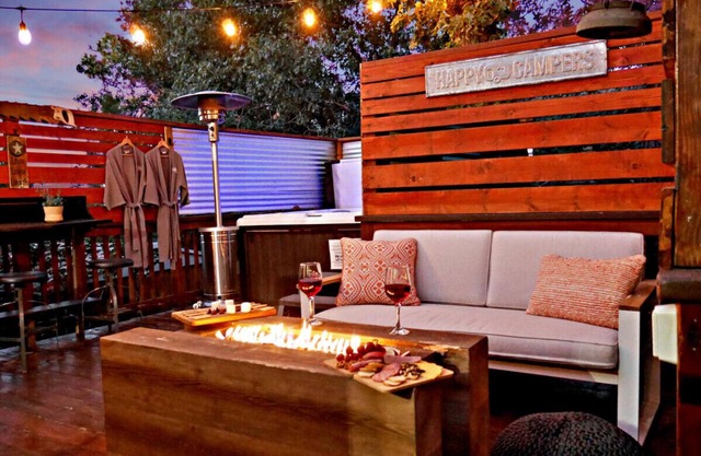 Love Shack | Couples Cabin | Hot Tub | Hiking | AC
