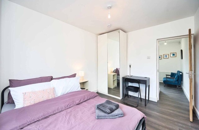 Lovely 1 Bed Flat for up to 3 guest in Poplar London E14 area