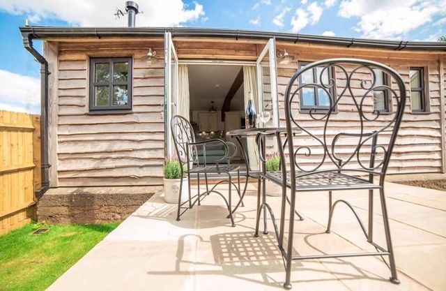 Lovely 1-Bed Lodge in Drybrook