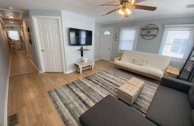 Lovely 2 bdrm condo with private beach access nLooking for Winter/Full yr renter