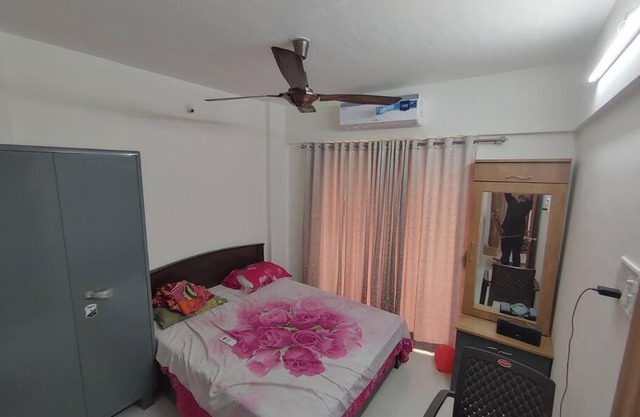 Lovely 2 bed Condominium with free parking
