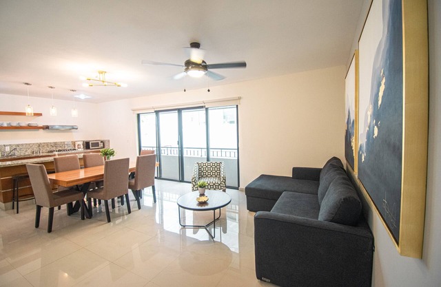Lovely 2 bedroom condo near the beach