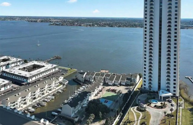 Lovely 2 Bedroom condo with marina view and pool
