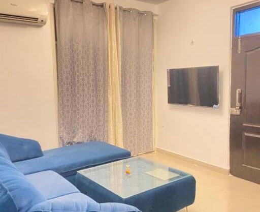 Lovely 2 Bedroom Condo With Pool & Gym