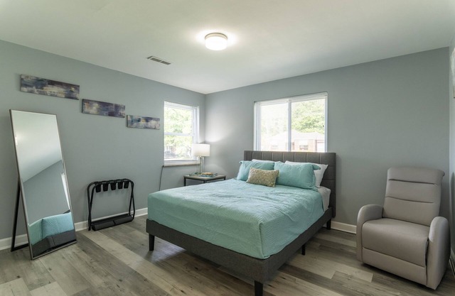 Lovely 2 bedroom home in a quiet safe neighborhood