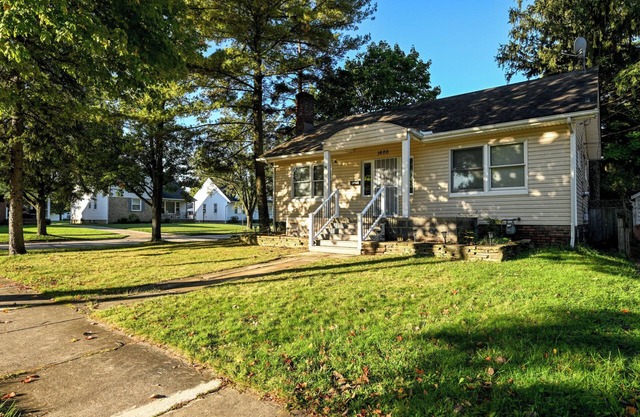 Lovely 2-bedroom house in Cleveland w ac