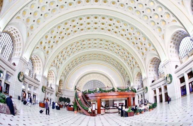 Lovely 2 bedroom Townhouse Apt near Union Station and tourist sites.