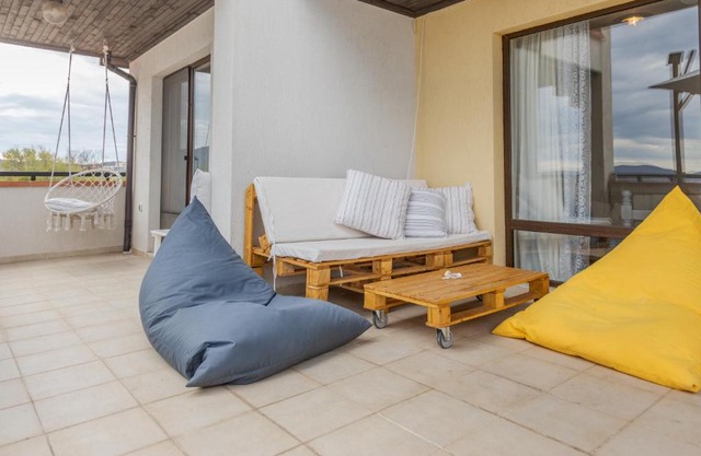 Lovely 3BD flat with PARKING and SEA VIEW by Flаt Manаger